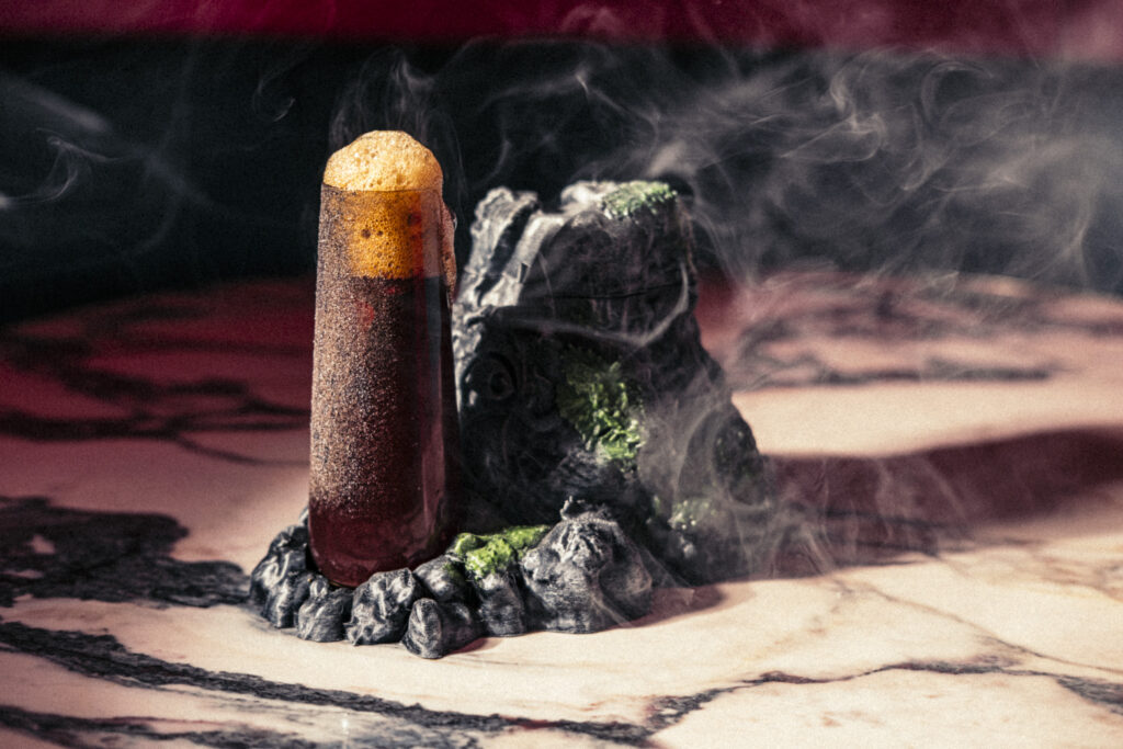 Cocktail-bar-espresso-martini-foam-dry-ice-smoke-drinks